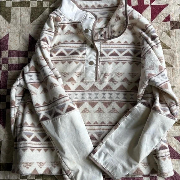 Geometric Patterned Pullover - Picture 2 of 3